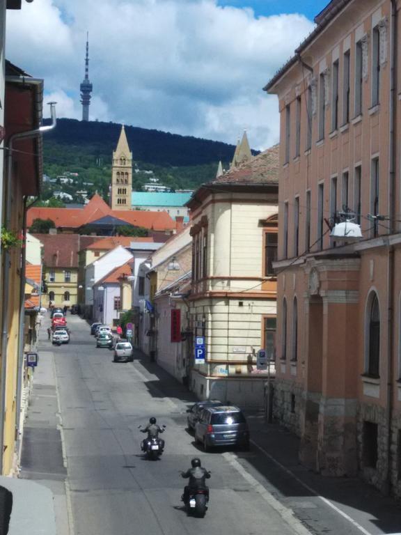 Anna Apartmanok Pécs Zewnętrze zdjęcie